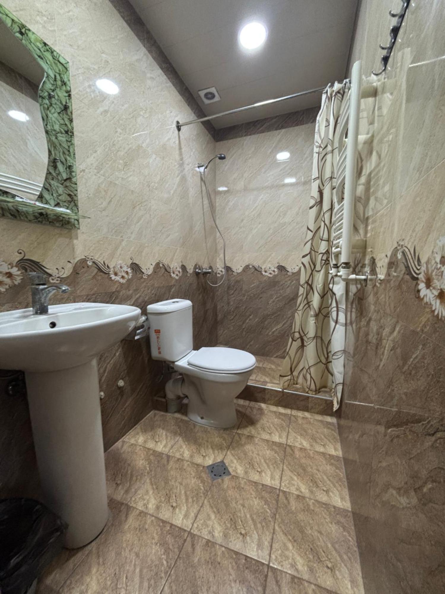 Hotel Amaras Ереван Екстериор снимка