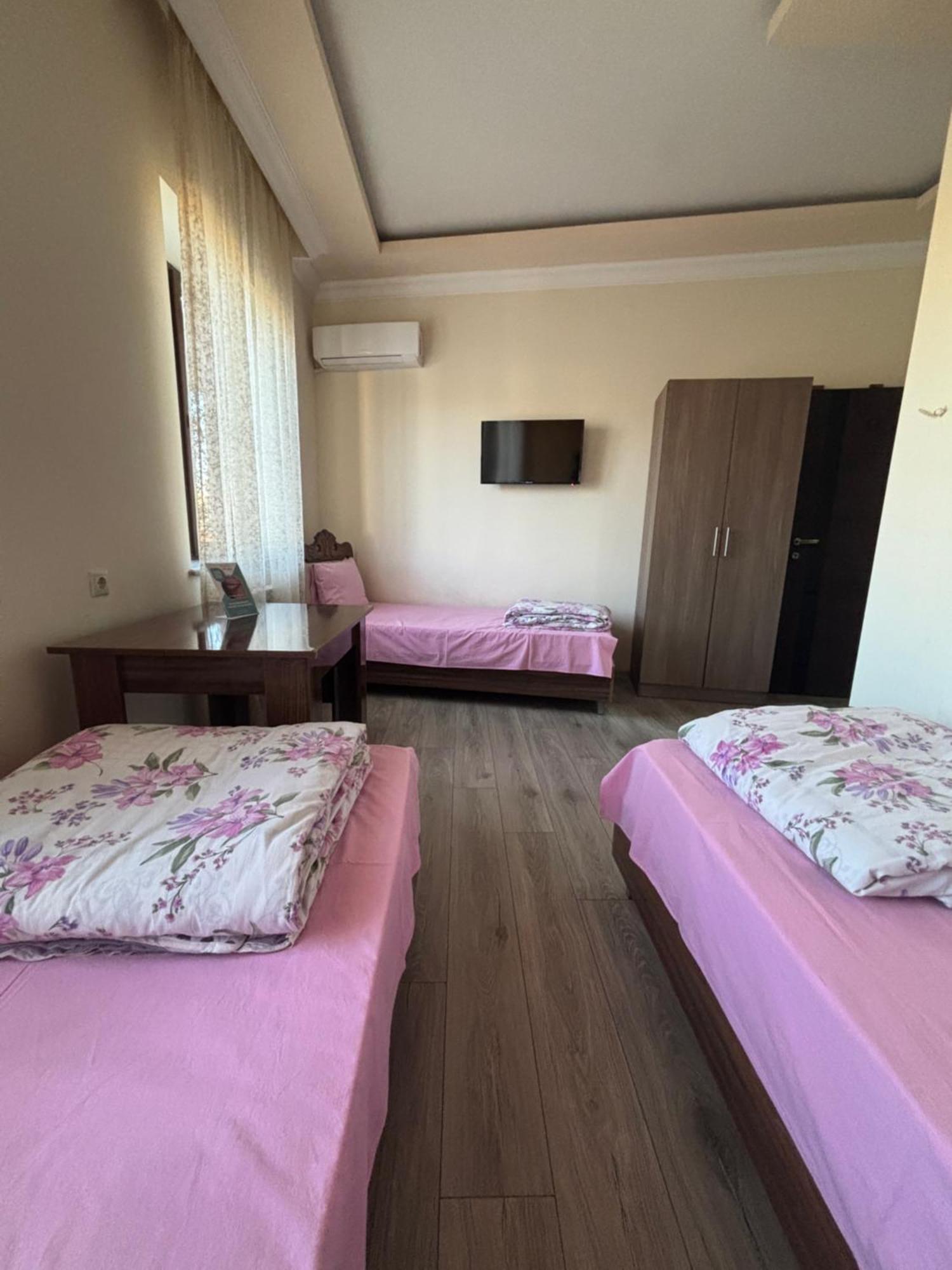 Hotel Amaras Ереван Екстериор снимка